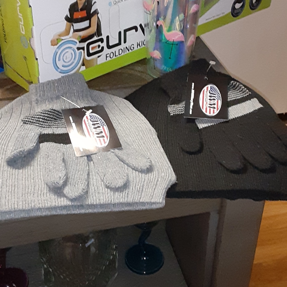 Men hats with matching gloves 2 sets NEW